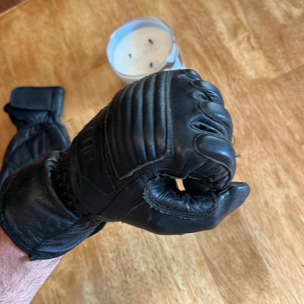 Black Men's Gloves - Picture 10 of 10